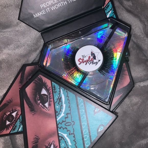 StylePlug Lashes - Picture 7 of 7